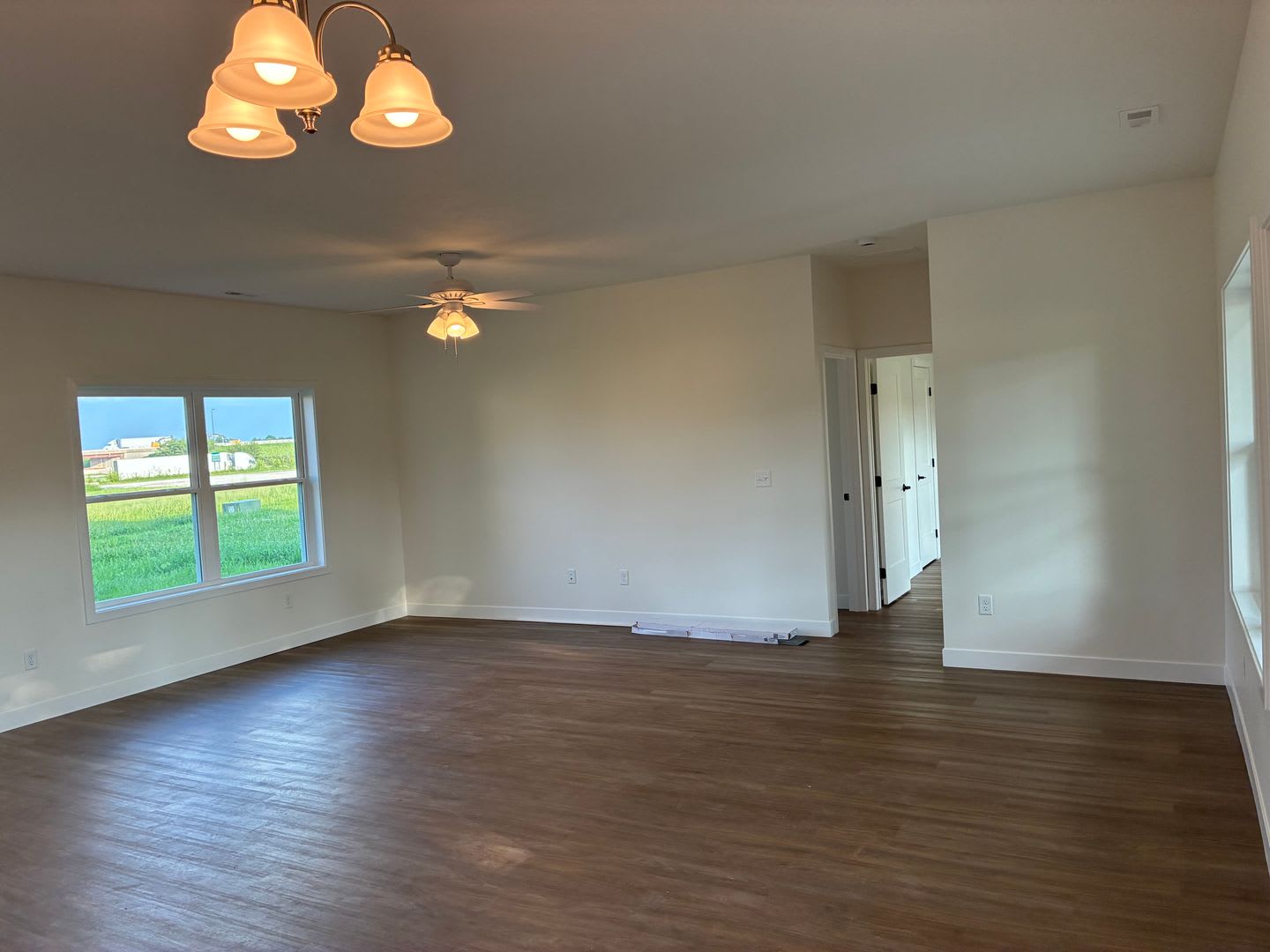 Available Now Brand New 3 Bedroom 2 Bath House Mclean Il – photo 3