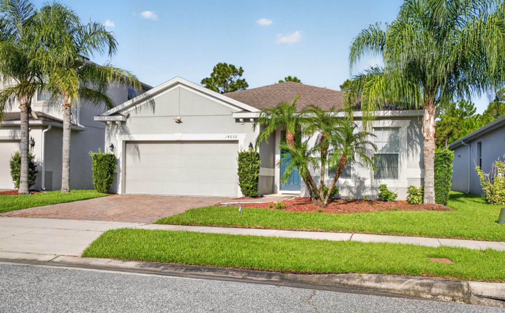 Beautiful 4 3 With Fenced Yard In Hunters Creek Available Now – photo 1