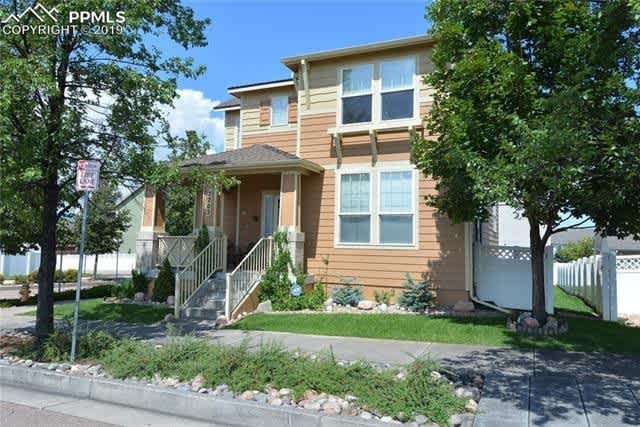 Large updated home with mountain views! – photo 2