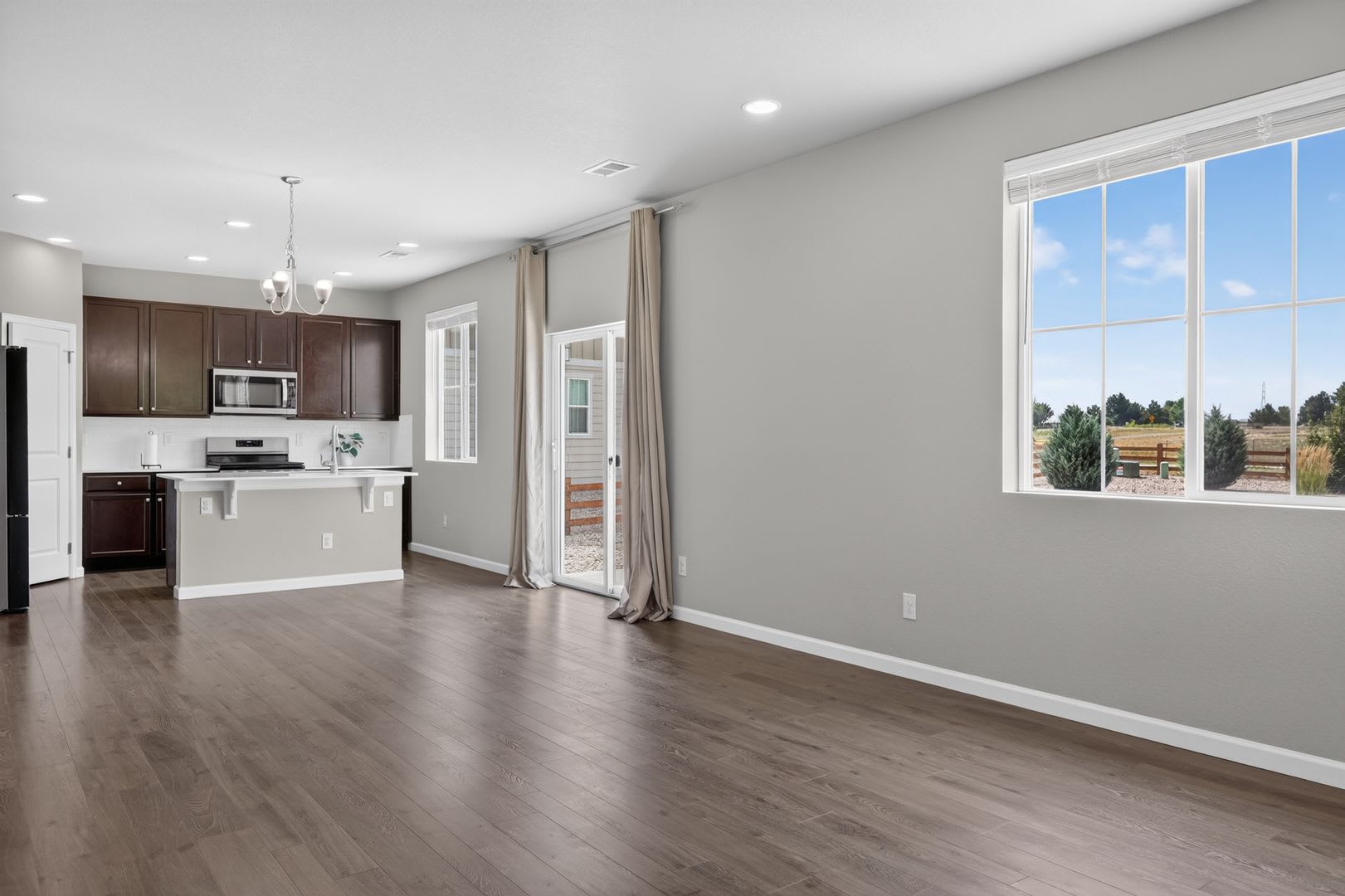 Newer 3BD/3BA Home w/ Quartz Island, Fenced Yard & High Ceilings – photo 3