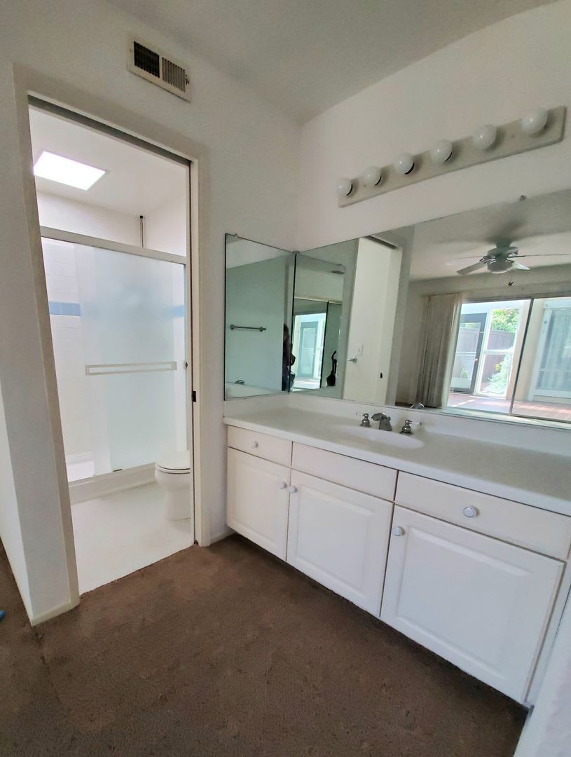 Spacious 4bd/2ba Condo with Double Car Garage – photo 3