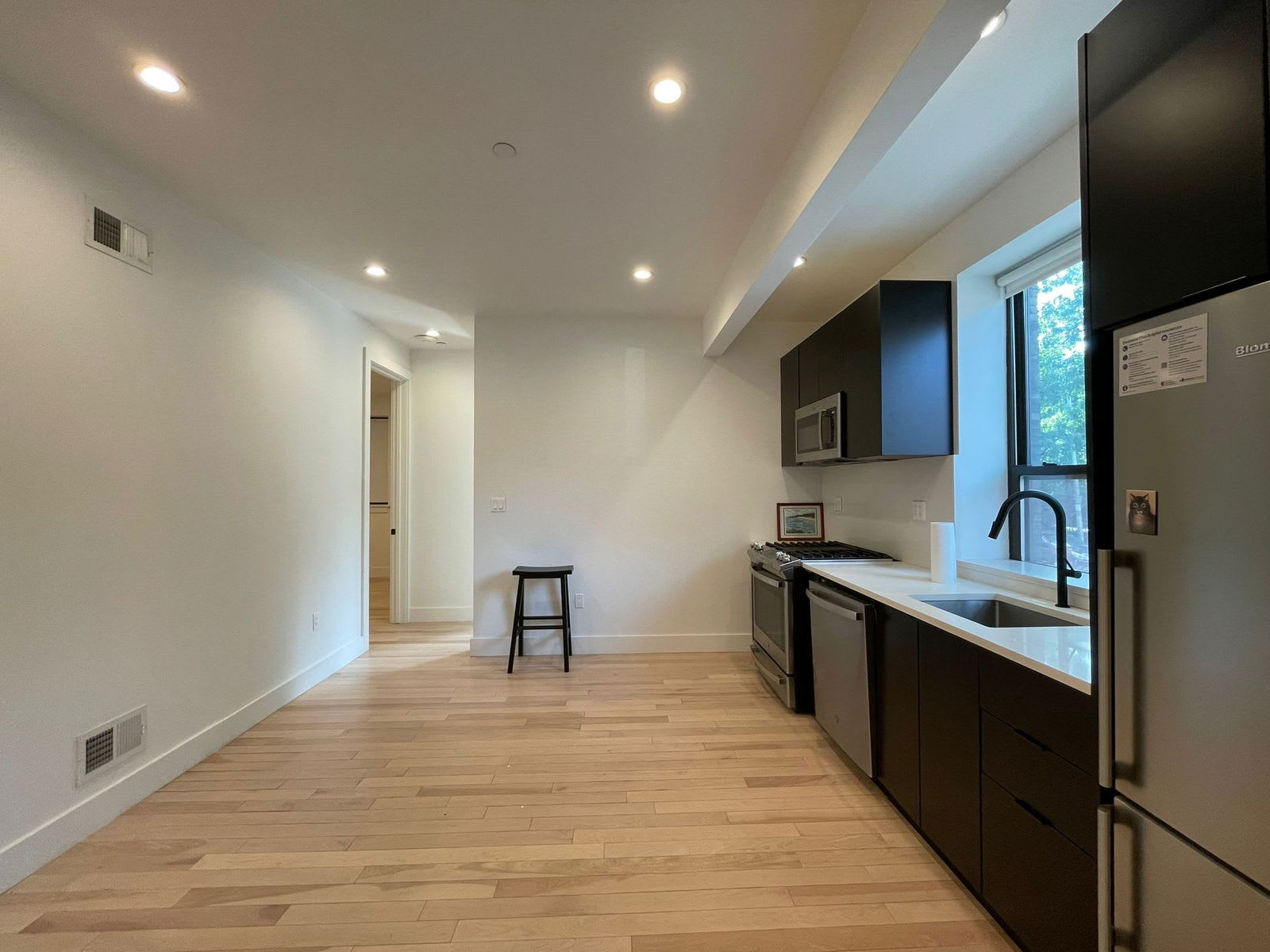 527 Monroe Street – photo 5