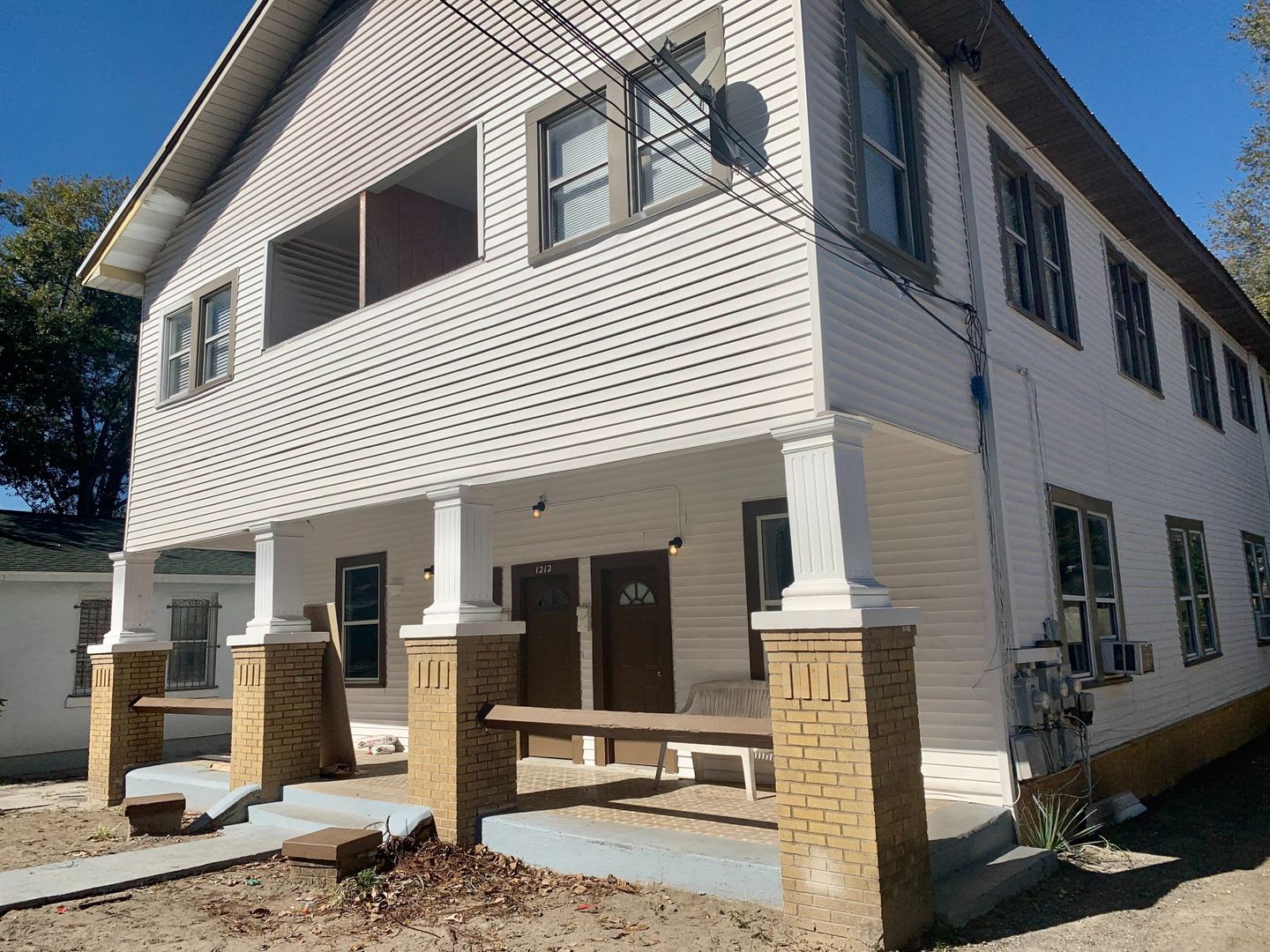 CHARMING AND UPDATED 2 BEDROOM 1 BATH – photo 2