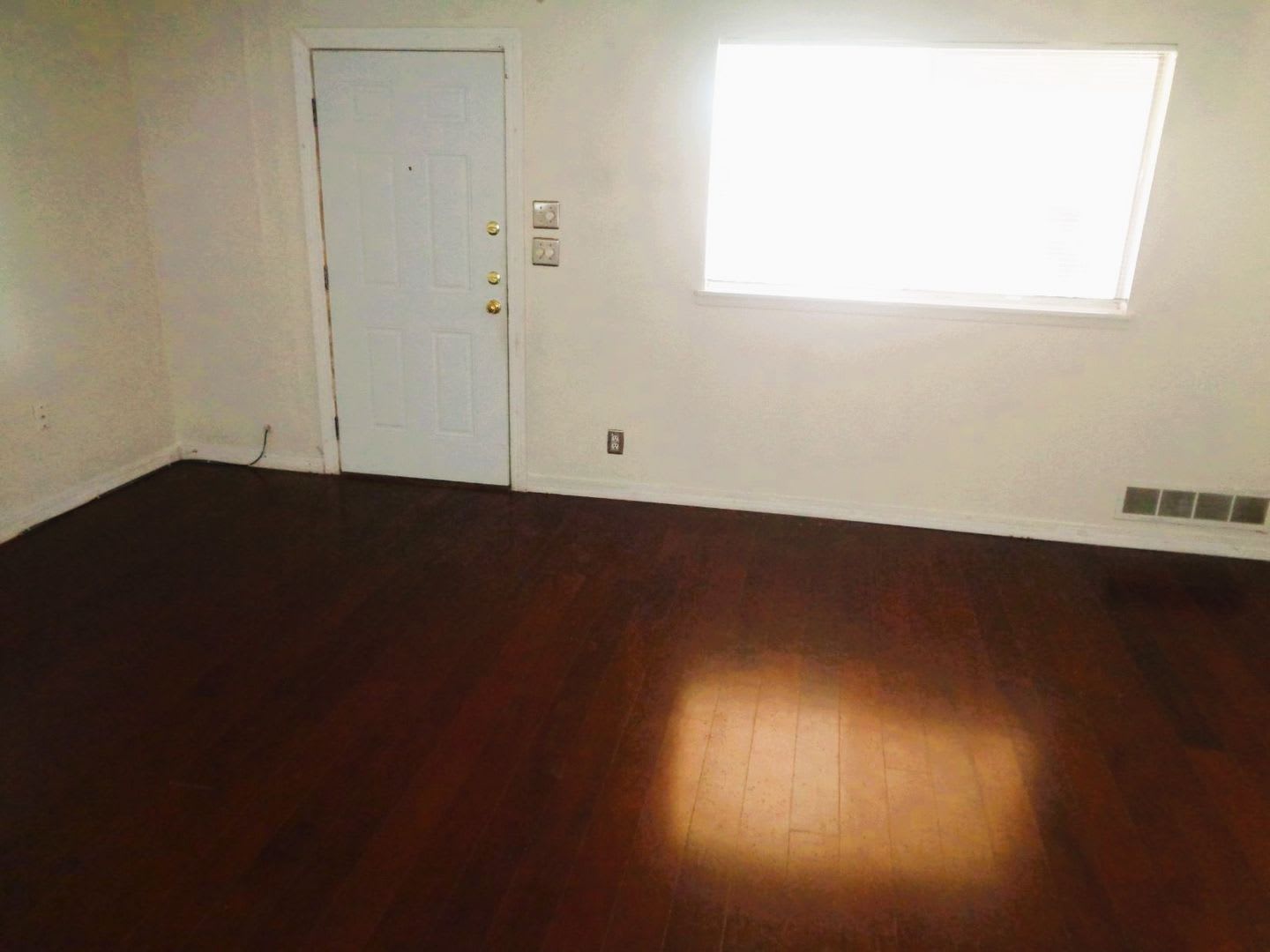 Adorable Single Level Northeast Home With Refrigerated Air Located In Quiet Neighborhood – photo 3