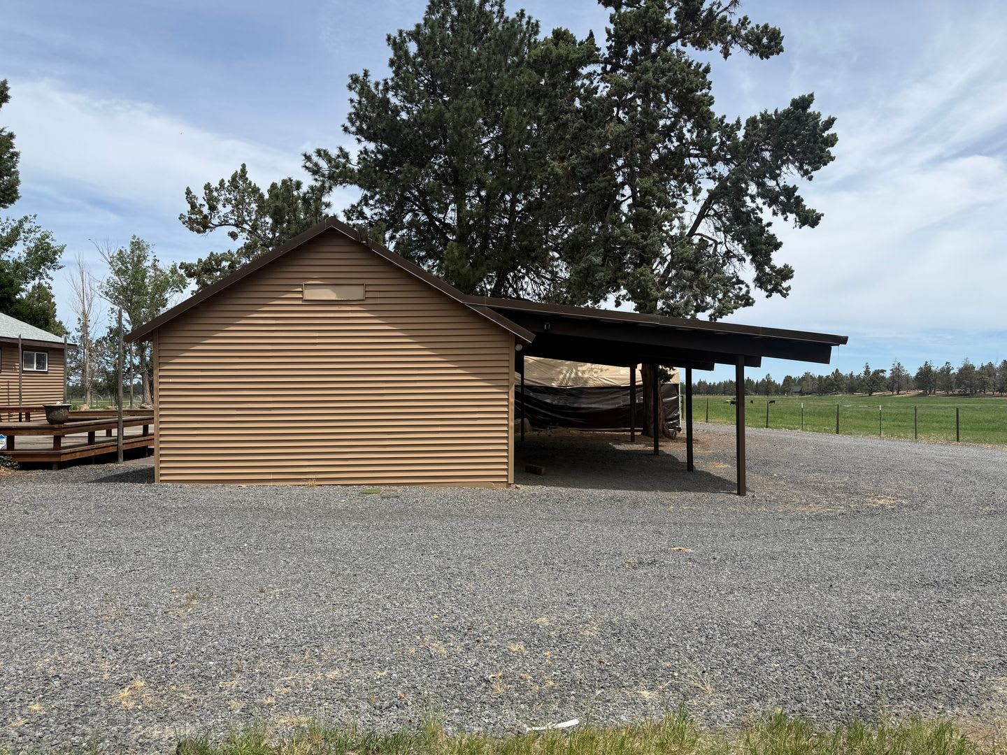 2 Bed/1.5 Bath Single Level Farm House with Mountain Views – photo 4