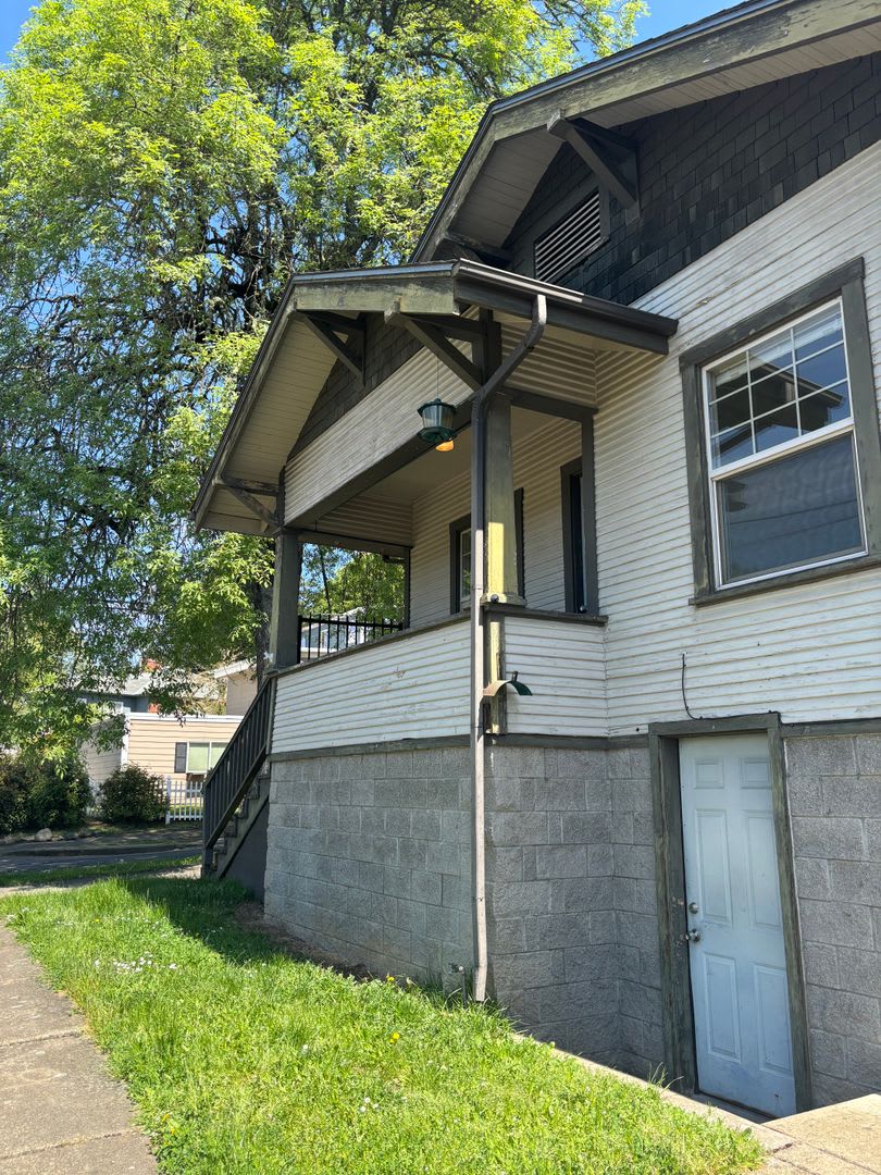 3 Bedroom House w/ Bonus Rooms – photo 1