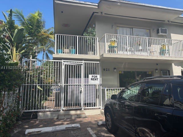 921 Meridian Ave – photo 1