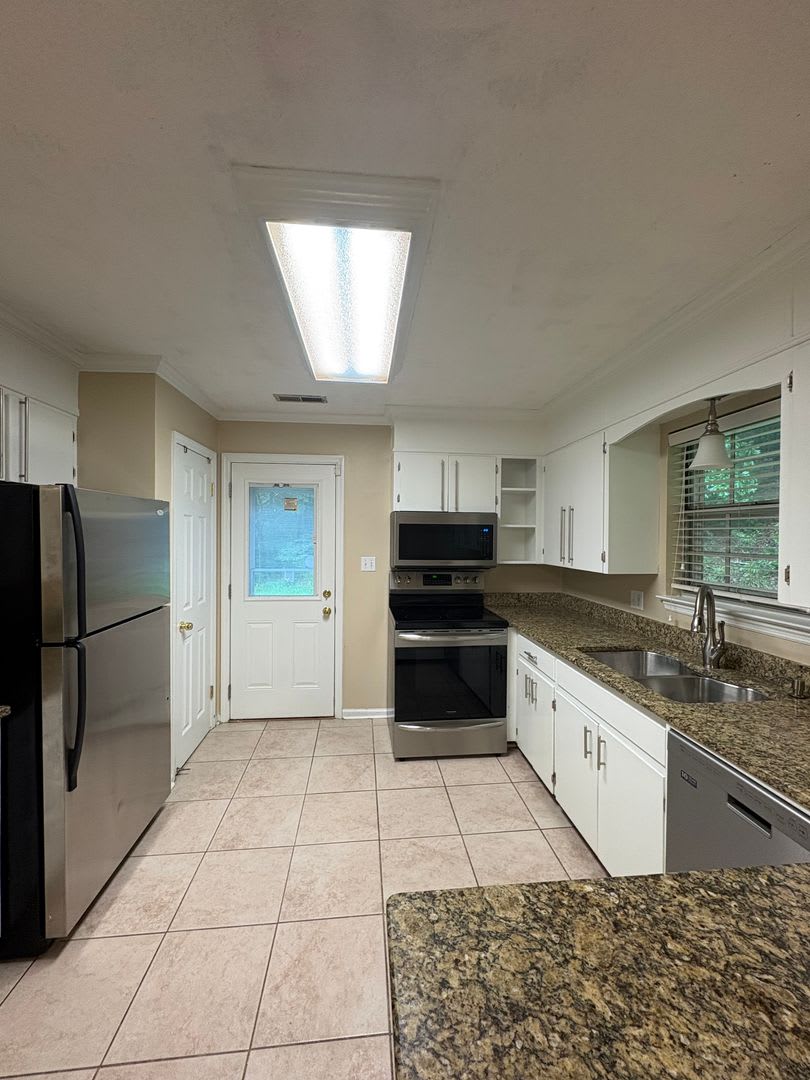 3 Bedroom 2.5 Bath House – photo 1