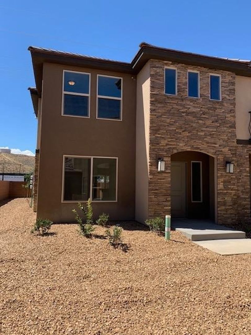 Desert Hills townhome in Little Valley Area. – photo 1