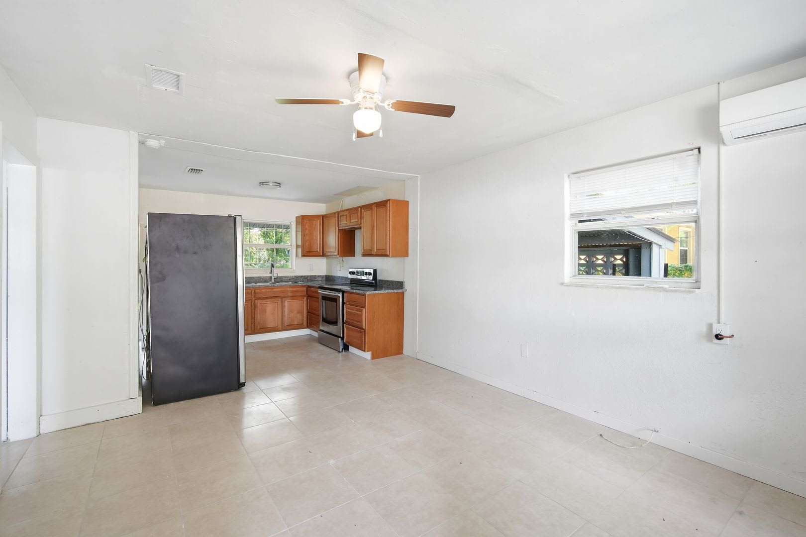 Newly Renovated 2BR Single-Family Home in Tampa – No HOA & Pet Friendly** – photo 4