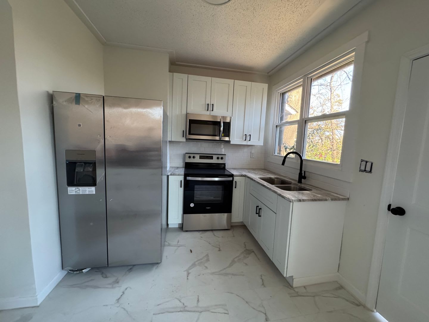 3 Bedroom. Fully remodeled, Close to I-77 and downtown Statesville. – photo 4