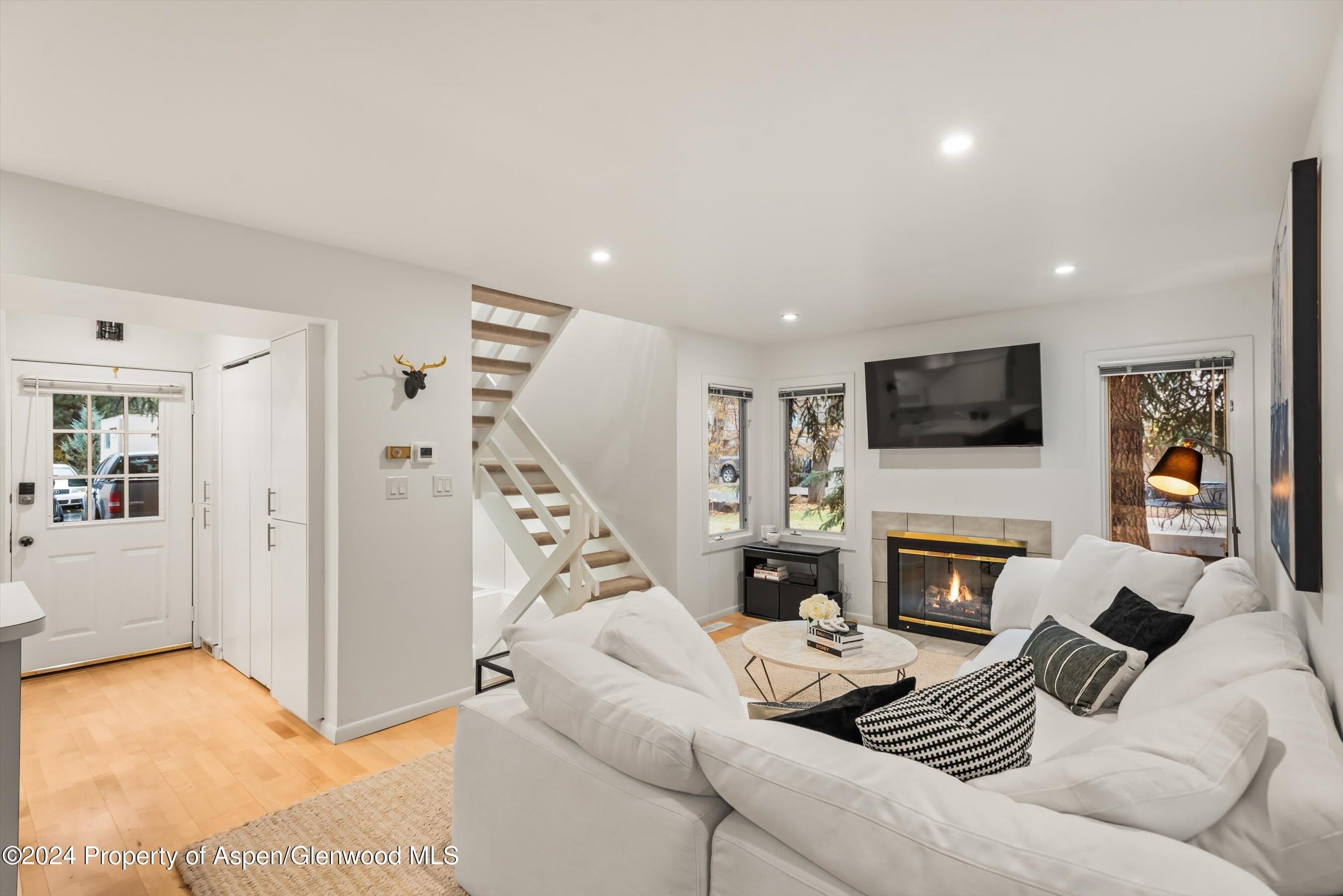 814 W Bleeker Street – photo 5