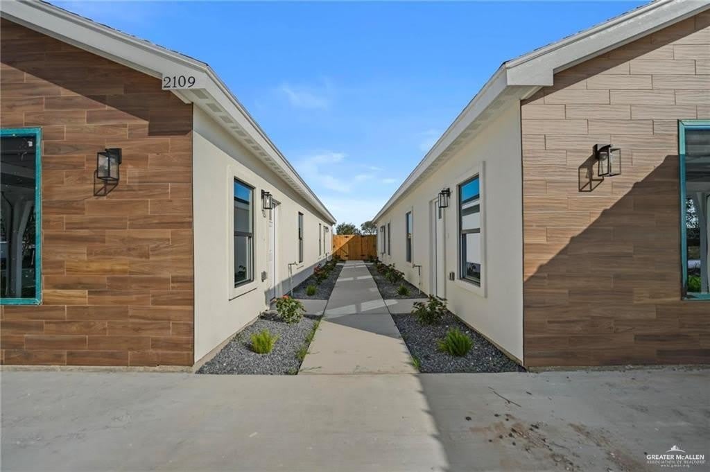 2109 Viviana Street – photo 2