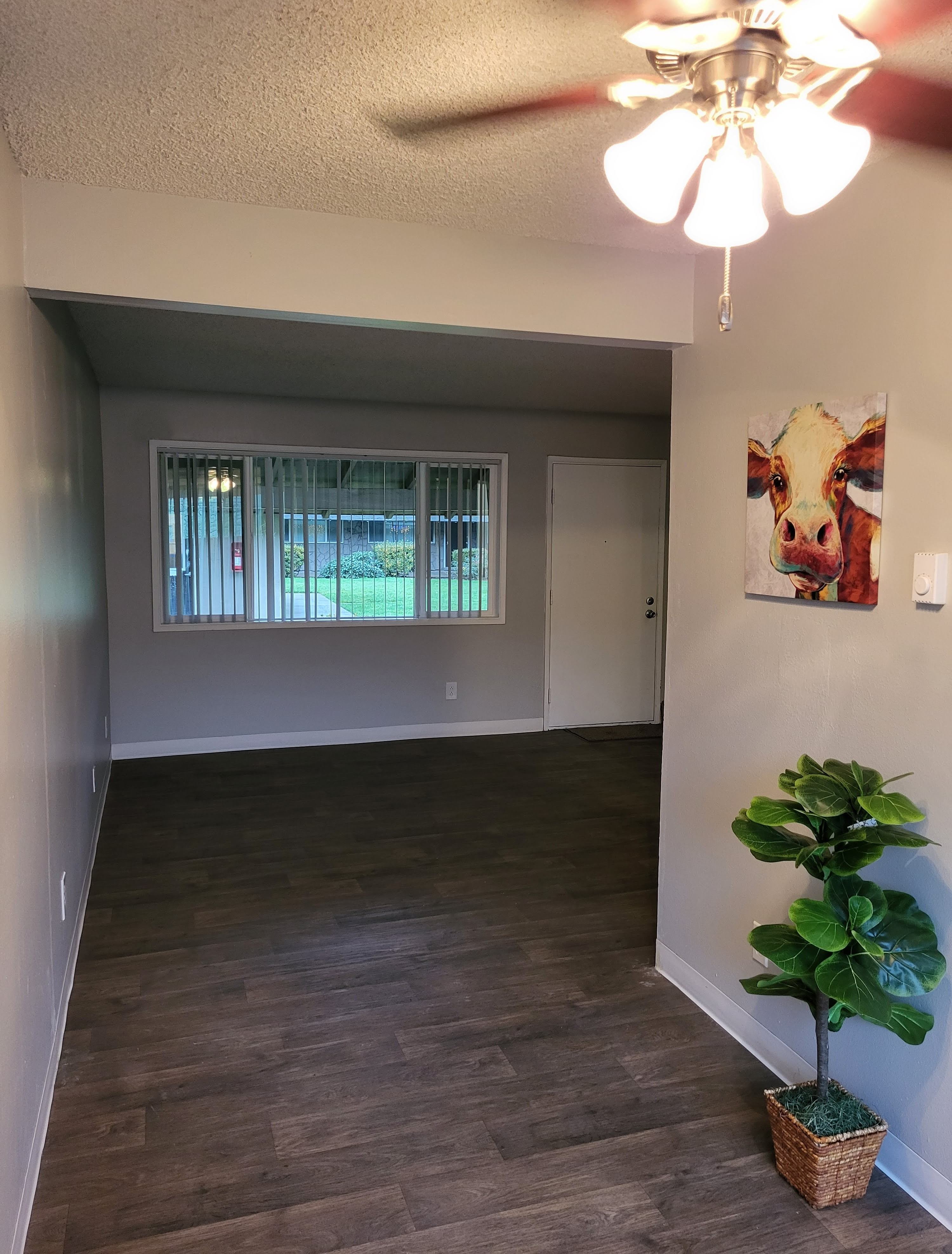 Townhouse Square – photo 4