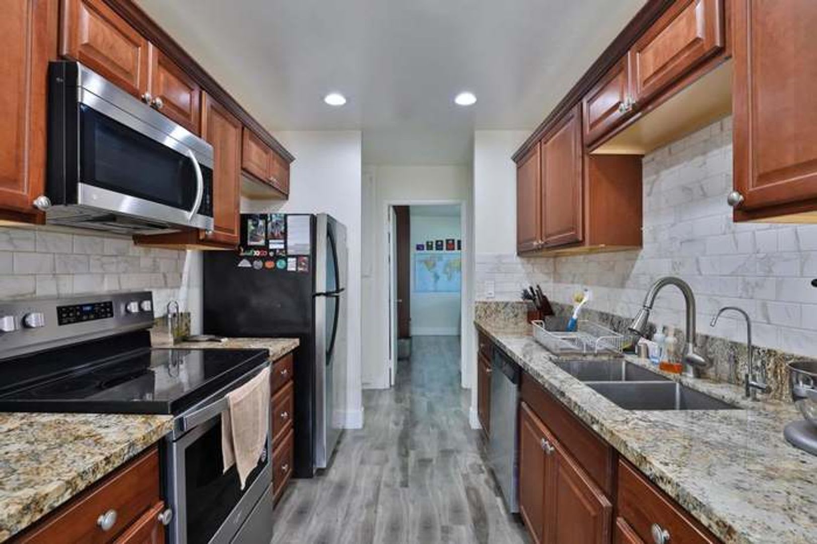Sunny & Spacious 3BR Condo – Minutes from the Beach – photo 3