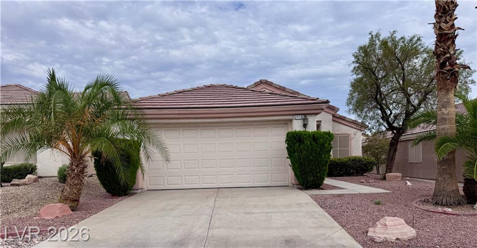 Beautiful 55+ Home with Vaulted Ceilings & Stainless Steel Kitchen – photo 2