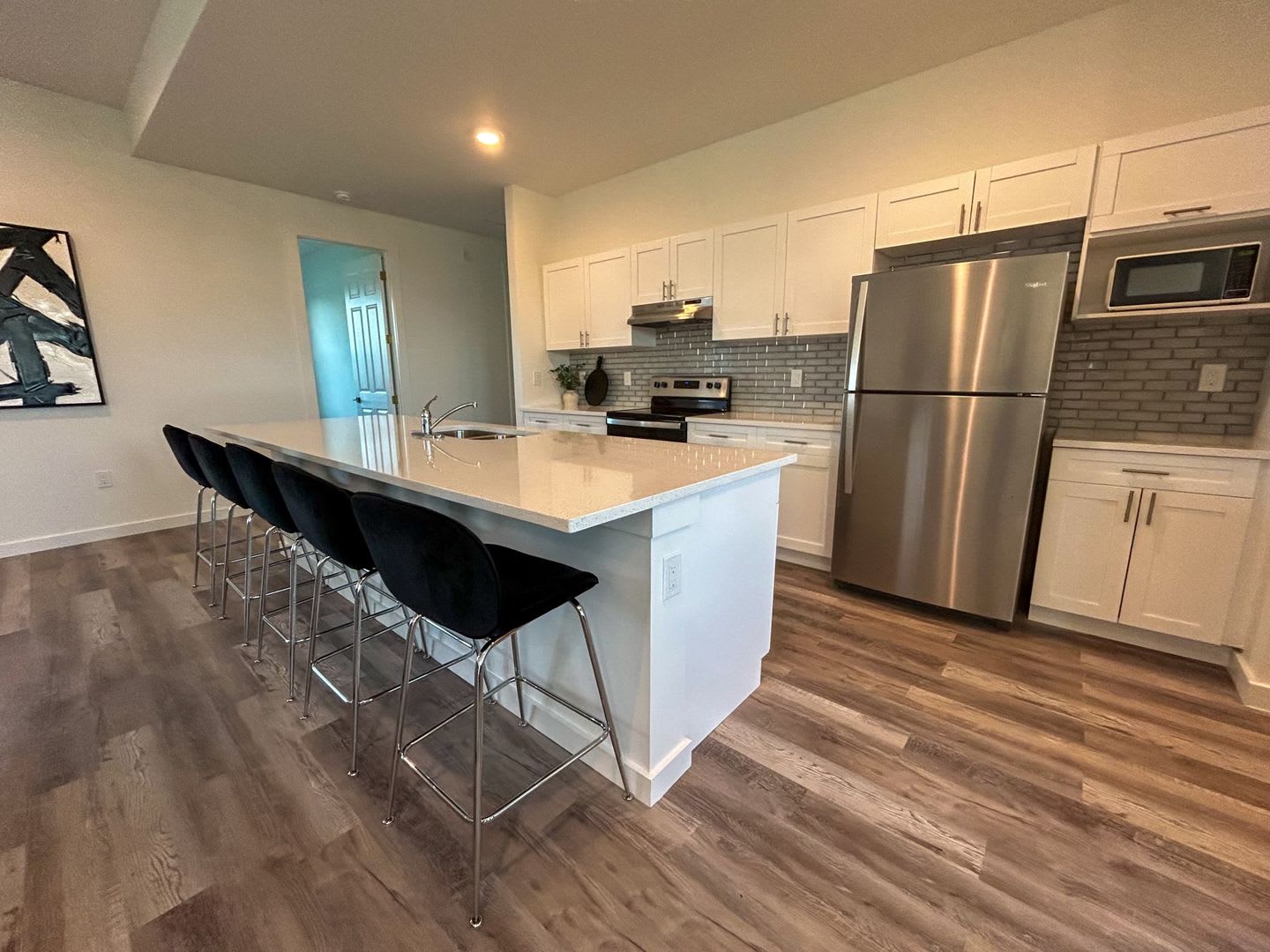 Stunning New Construction Home In Desirable Cape Coral Neighborhood Modern Design Spacious Layout And High End Features Throughout – photo 2