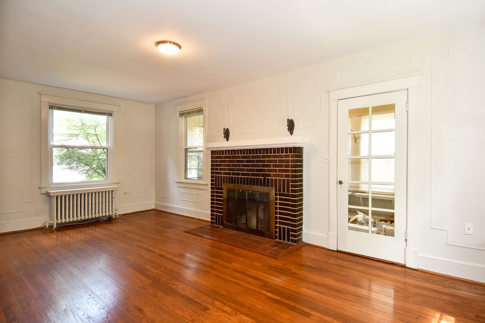 Nestled in the highly desirable Aurora Hills community. – photo 4