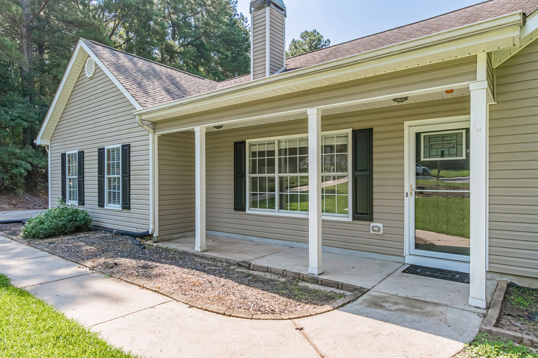 135 Riverside Court – photo 5