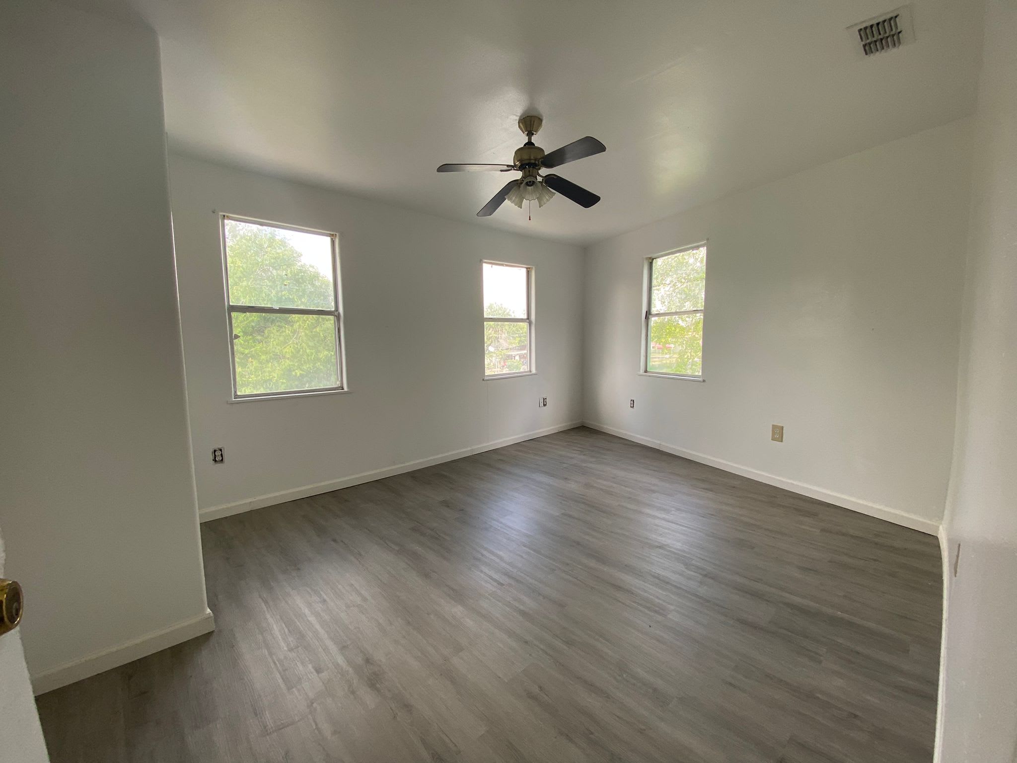 521 E Sprague St – photo 4