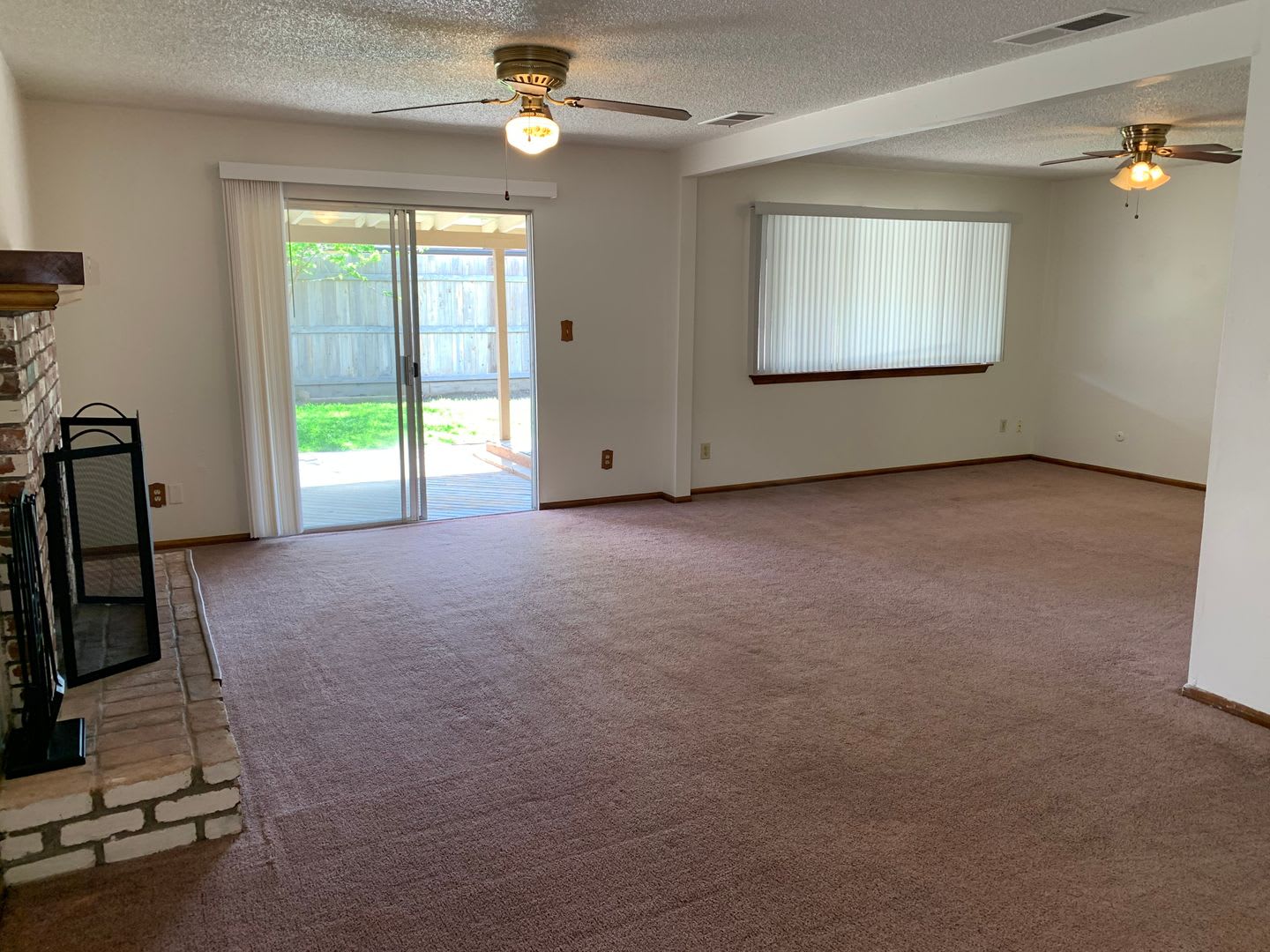 3 Bedroom home in SW Visalia! Updated flooring throughout, coming soon! – photo 3