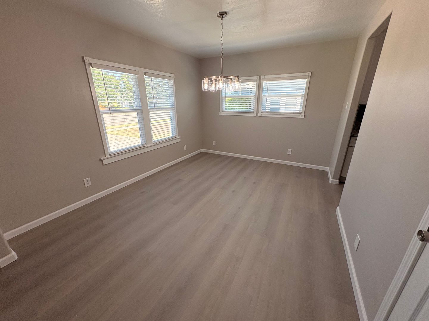 Beautiful Newly Renovated 2 Bedroom Home – photo 5