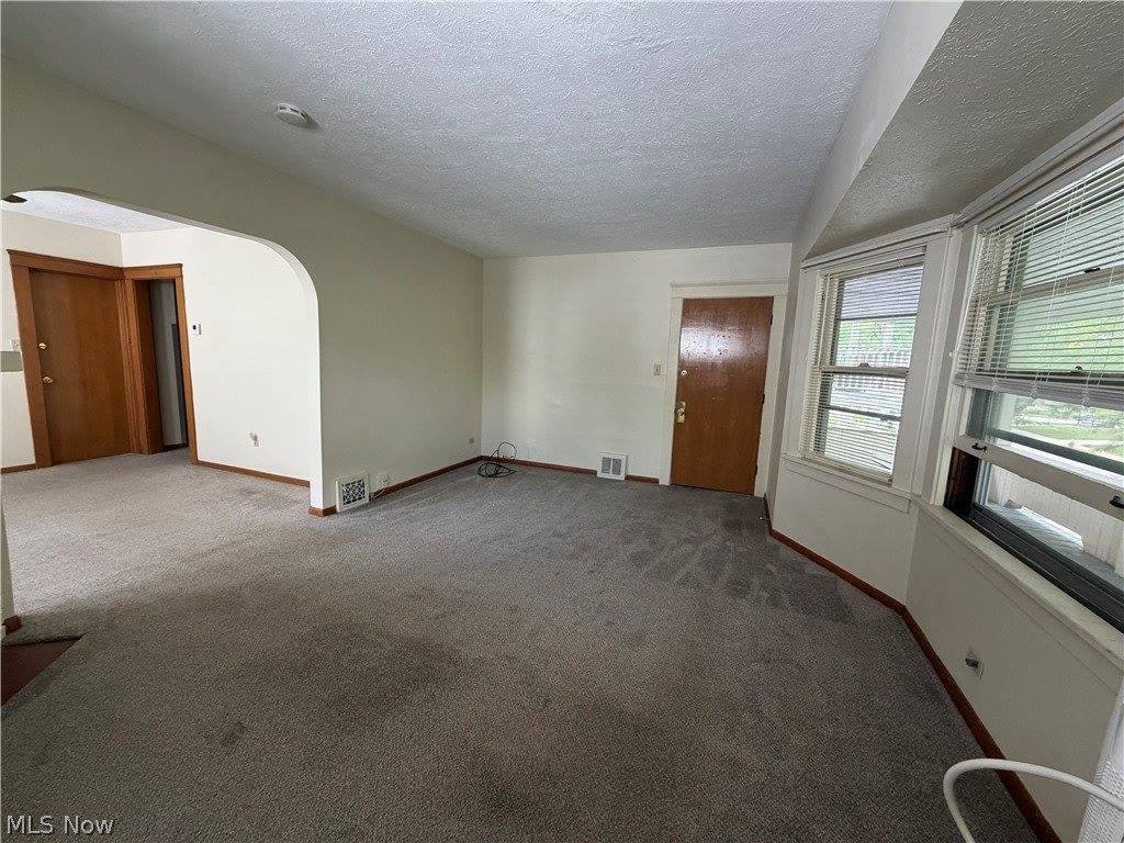 1605 Larchmont Avenue – photo 3