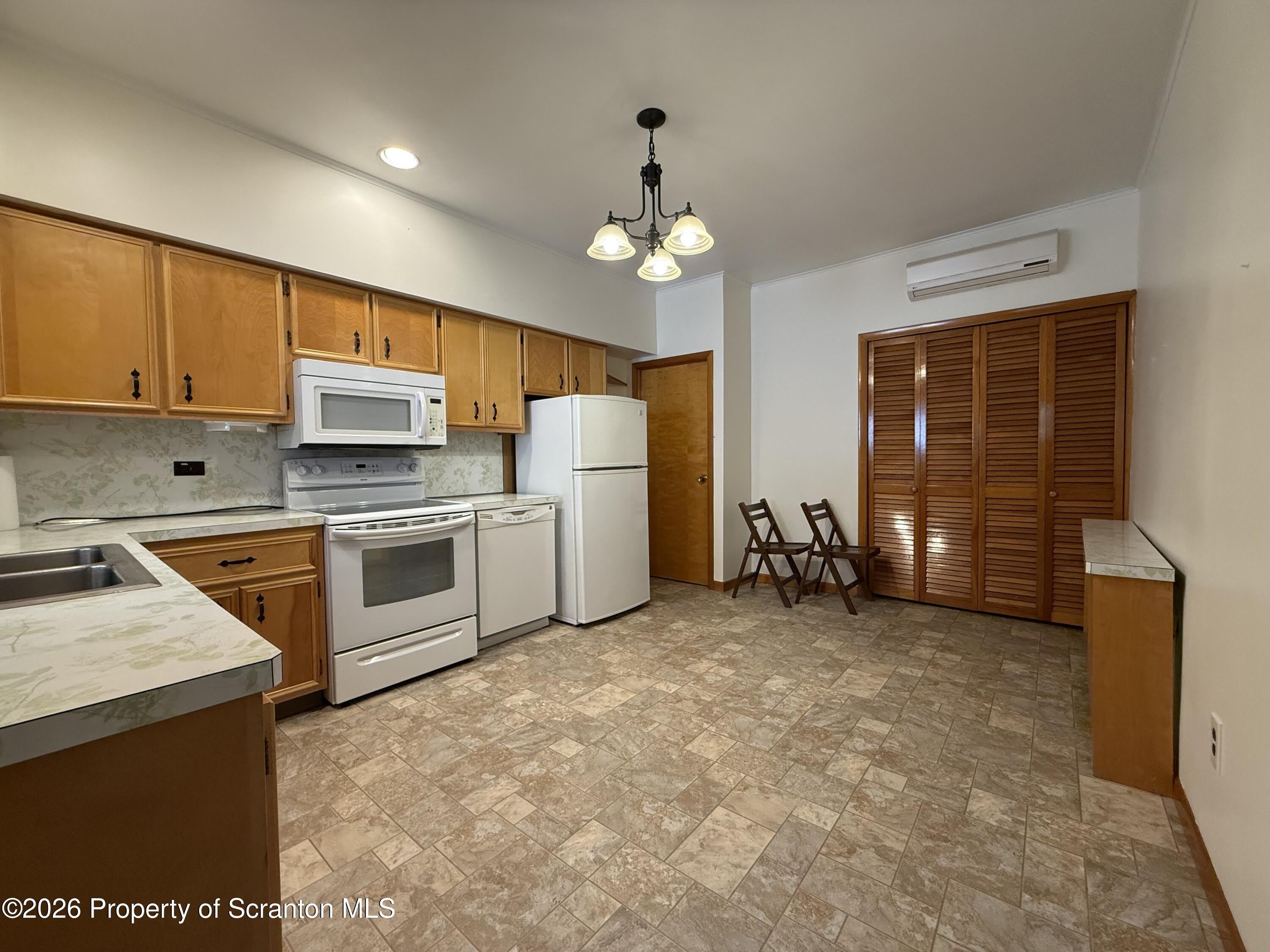 423 Keystone Avenue – photo 2