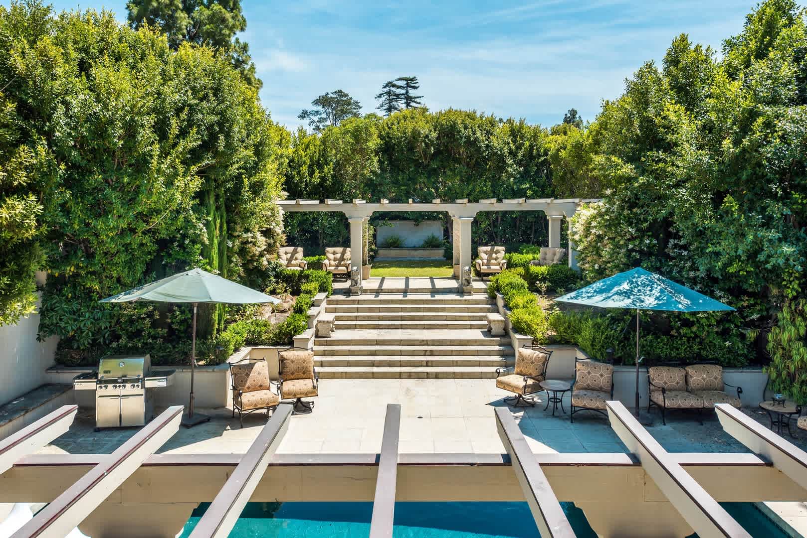 Spectacular and Spacious Tuscan style Montecito Home with Pool! – photo 2