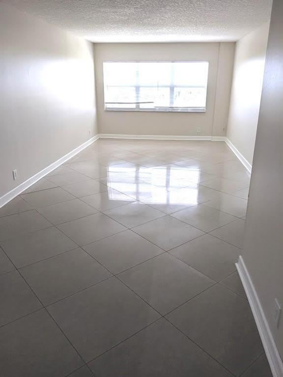 2555 NE 11th Street – photo 3