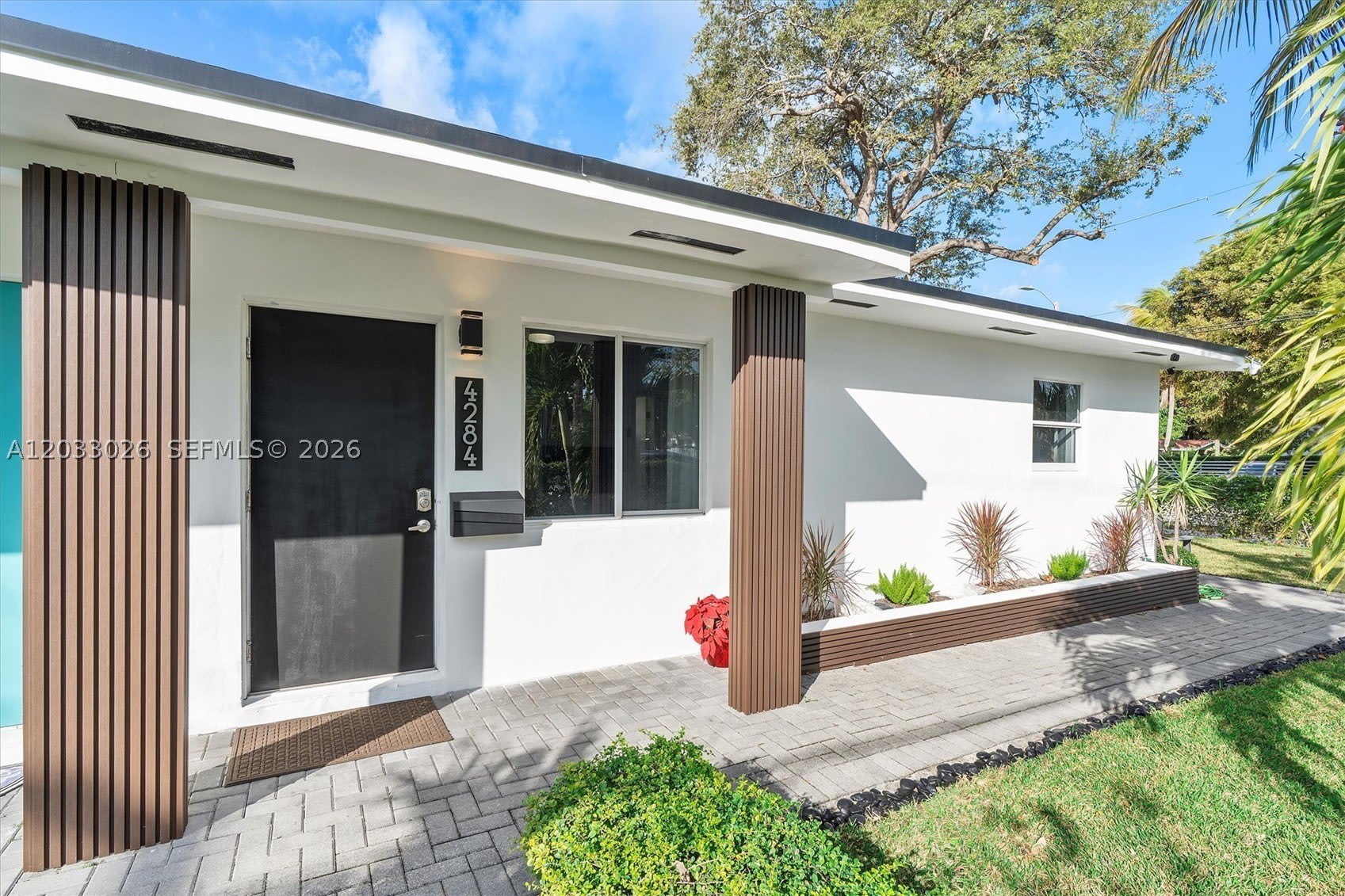 4284 Nw 1St Ave – photo 1