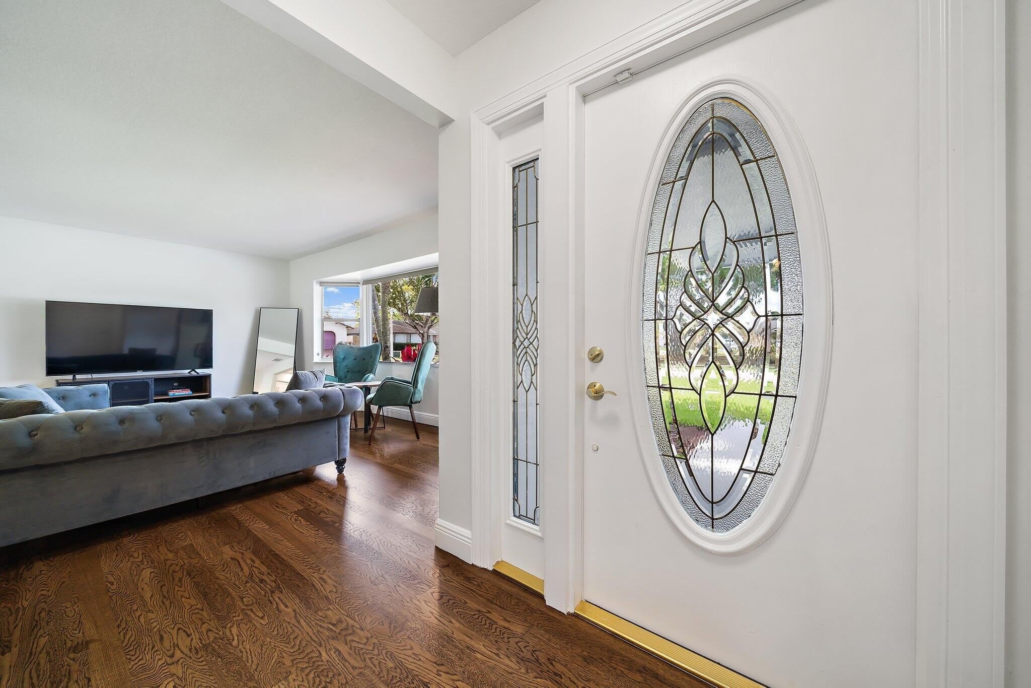 1342 Essex Drive – photo 3