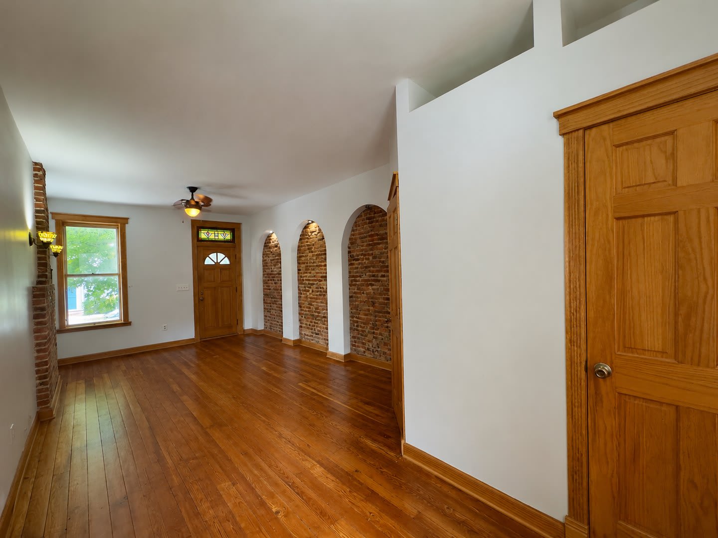 Charming 2BD/2.5BA Townhome in South Baltimore, MD! – photo 2