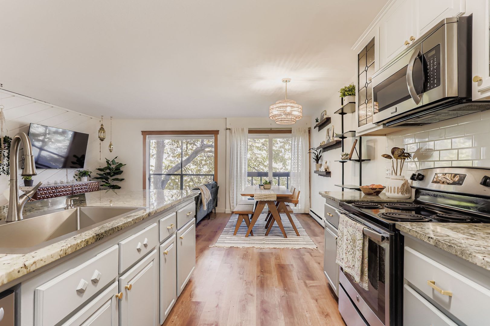 Idyllic West Boulder 2BDR Furnished Home – photo 2
