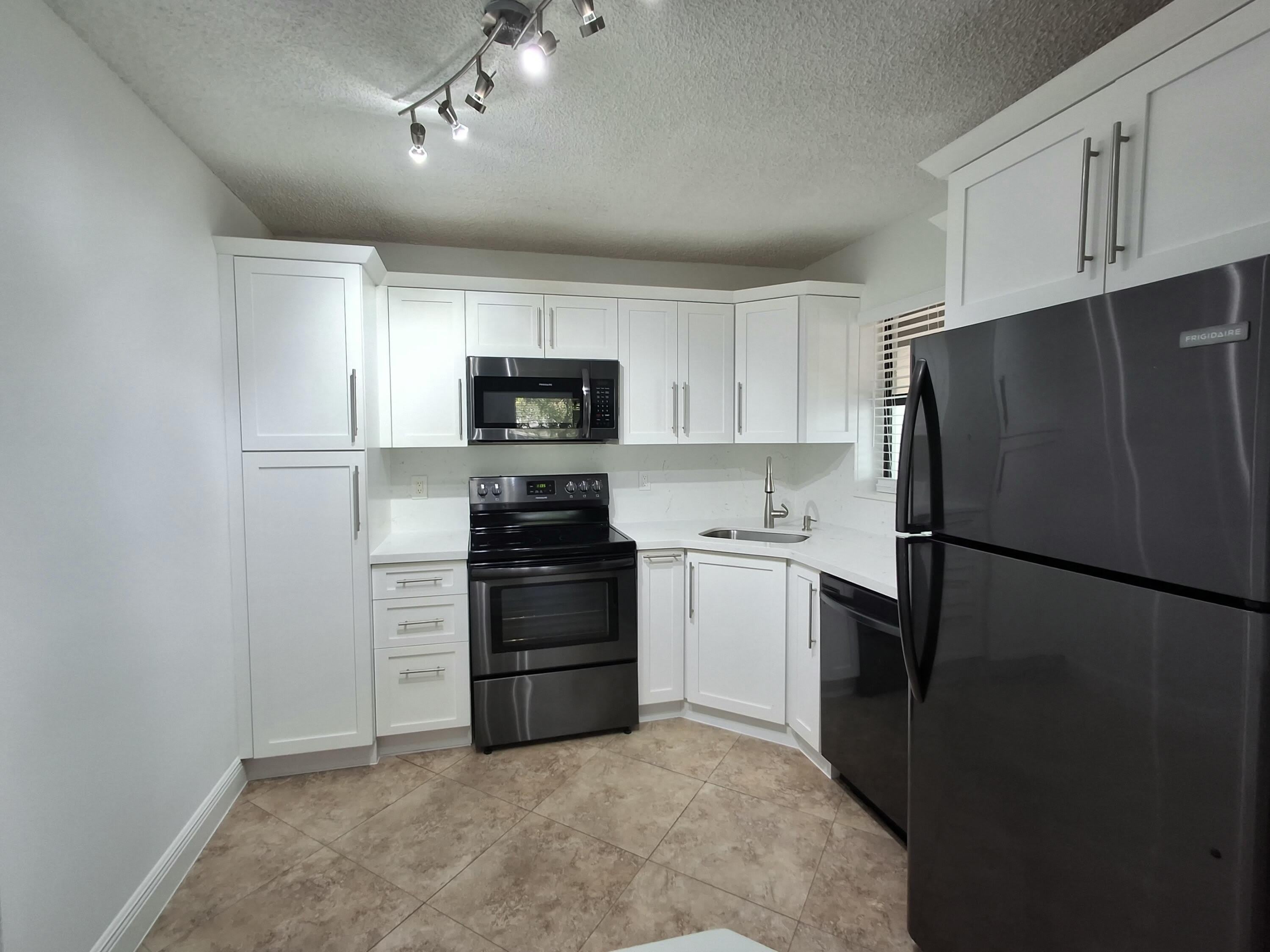 4017 CARAMBOLA Circle N – photo 5