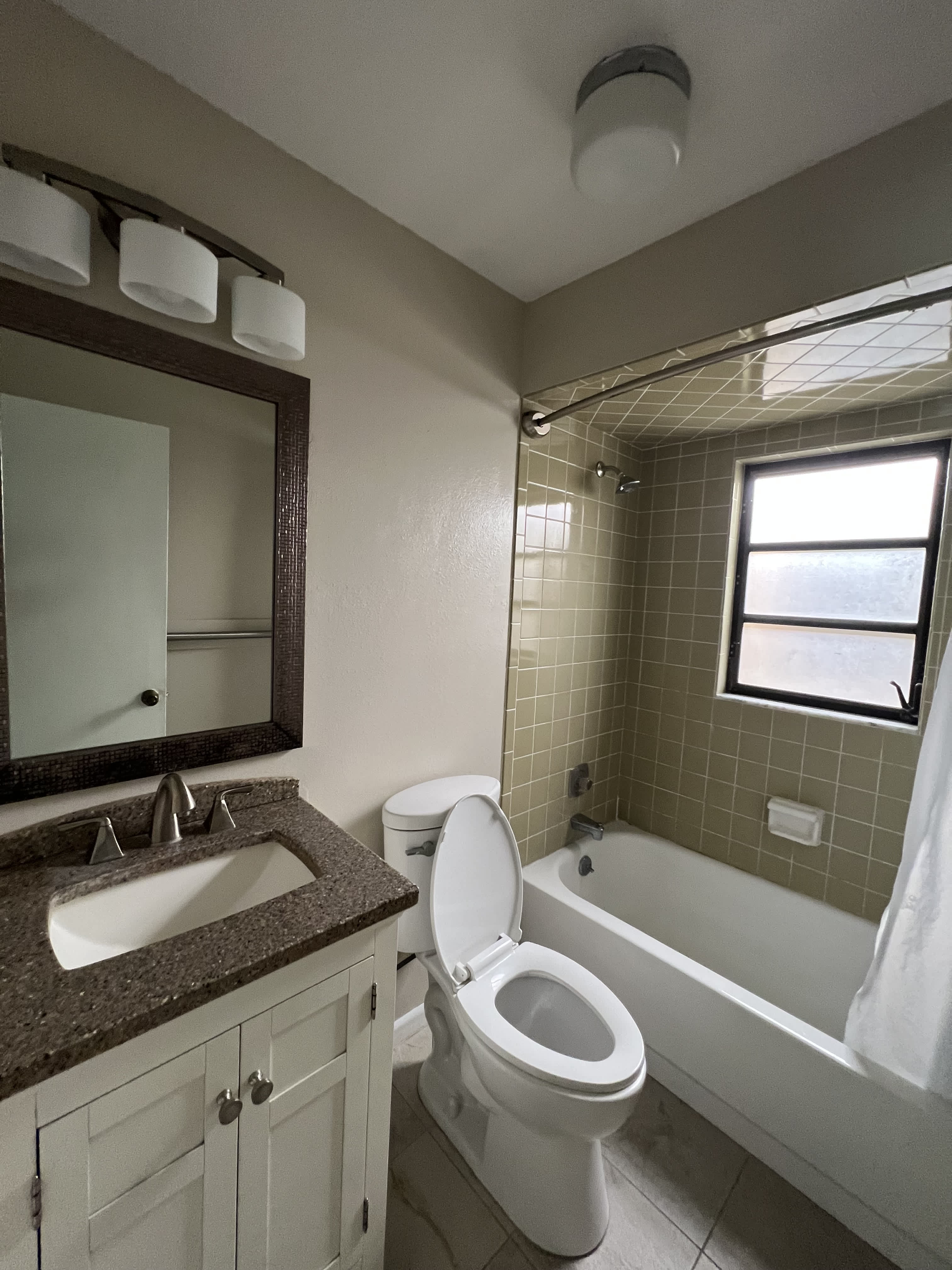 13 Jamaica St – photo 5