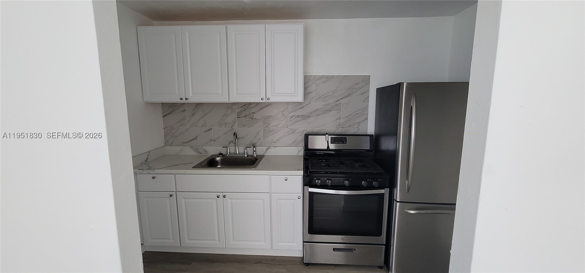 111 SW 18th Ave – photo 2