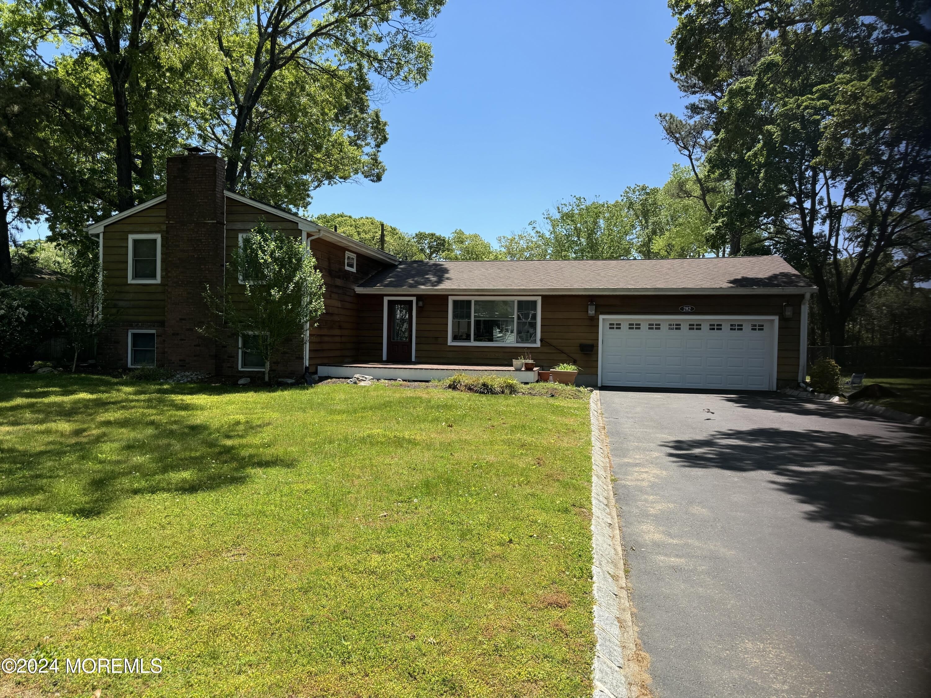 282 Lawrence Avenue – photo 1