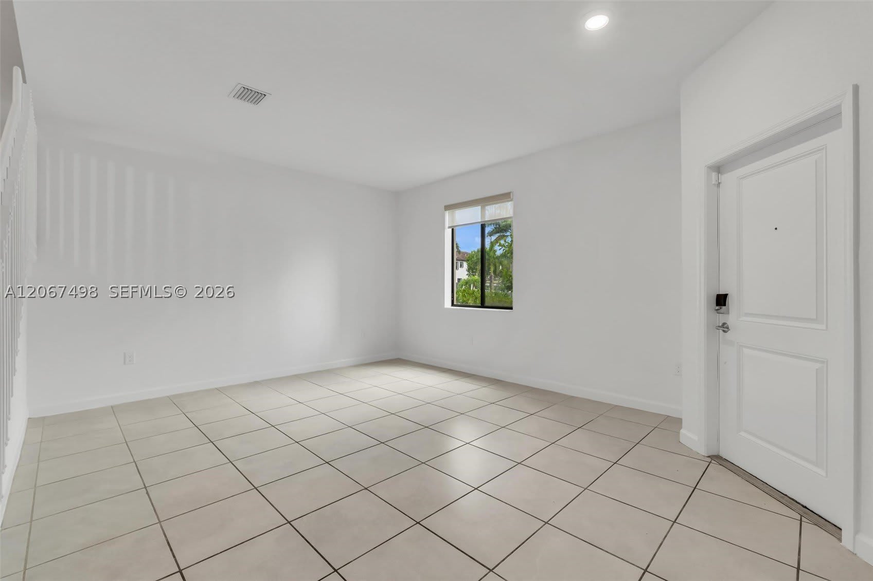 582 Ne 207Th St – photo 5