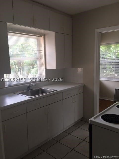 1002 SW 37th Ave – photo 3