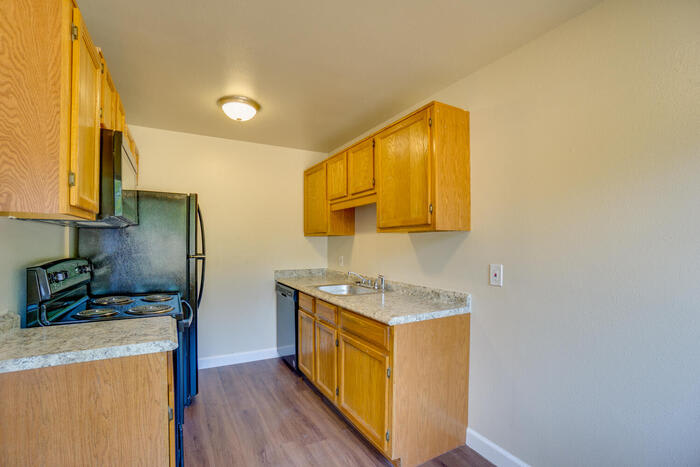 621 Martin Way – photo 5