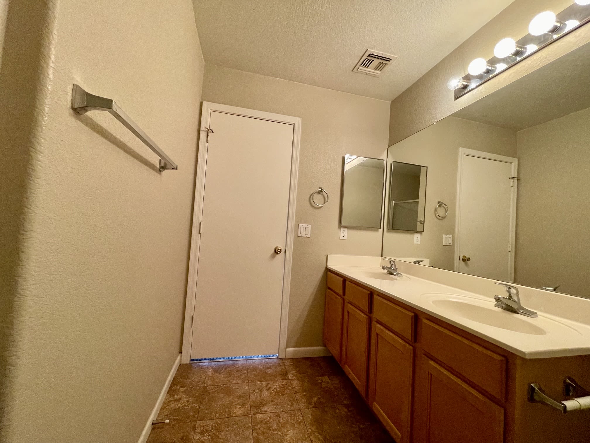807 E Centre Ave – photo 2