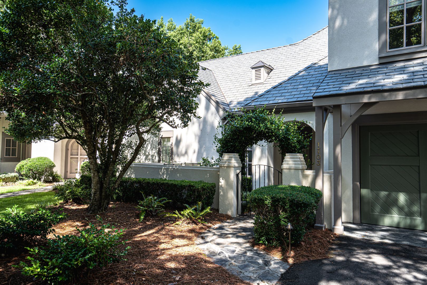 Available Furnished Or Unfurnished Elegant 3 Bedroom Home With Two Car Garage In Landfall Community Available June 2027 To January 2028 – photo 1