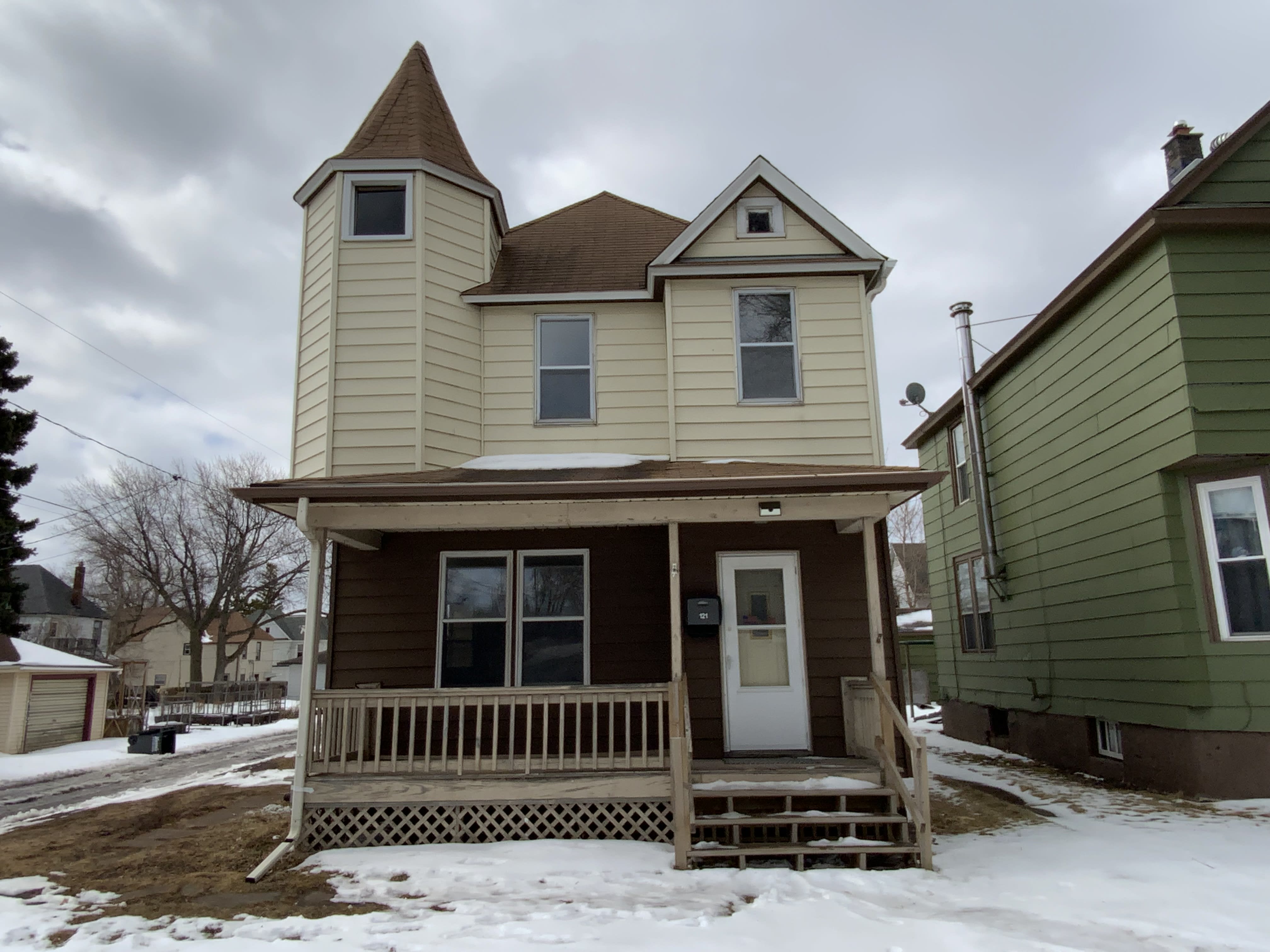 121 N 28th Ave W – photo 1