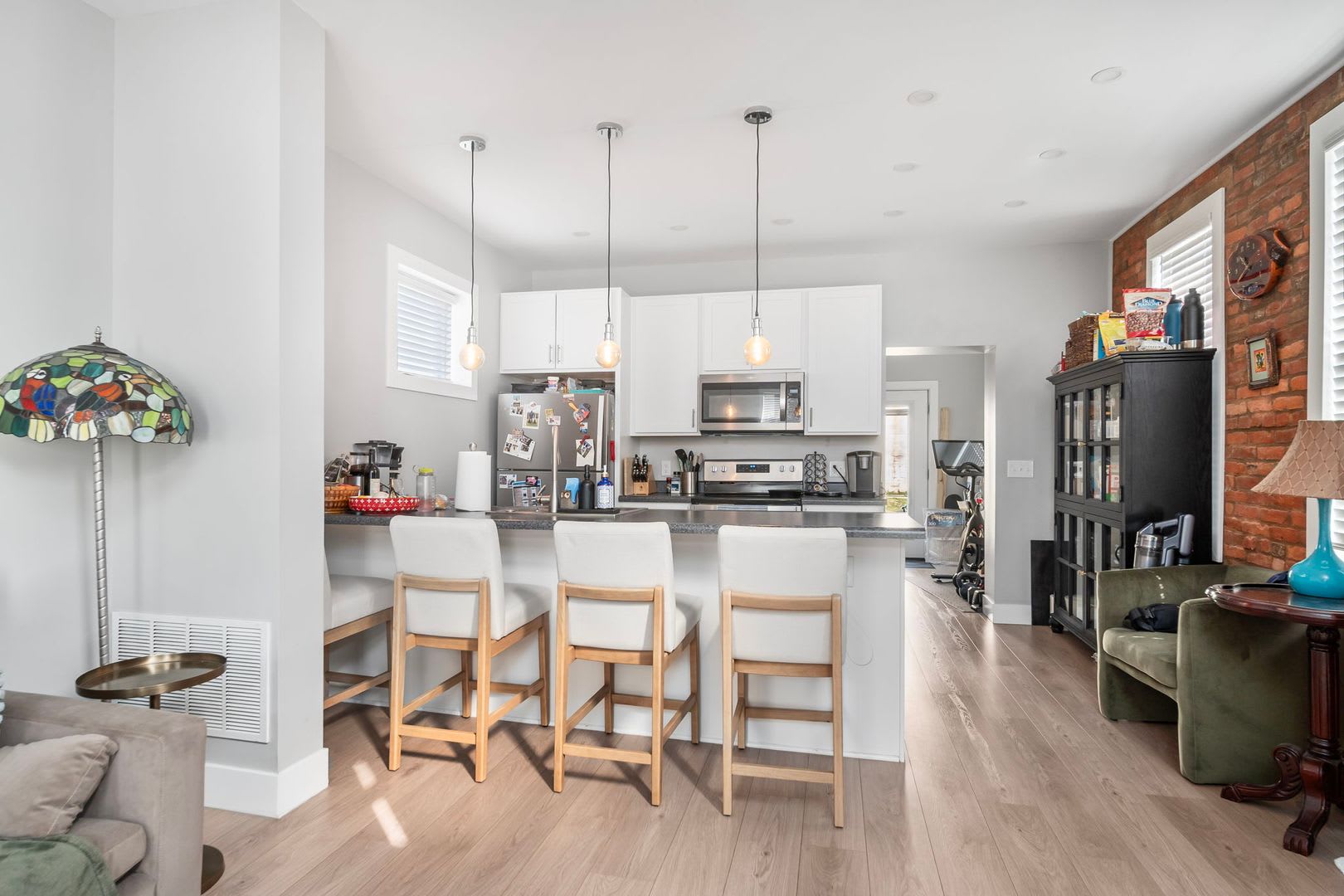 EAST FRANKLINTON ARTIST DISTRICT! SUNNY NEWLY RENOVATED HOME on DOUBLE LOT – photo 4