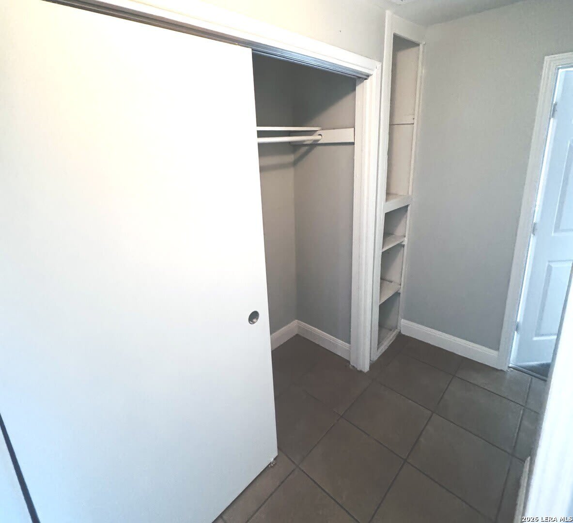 563 N SAN HORACIO AVE – photo 4