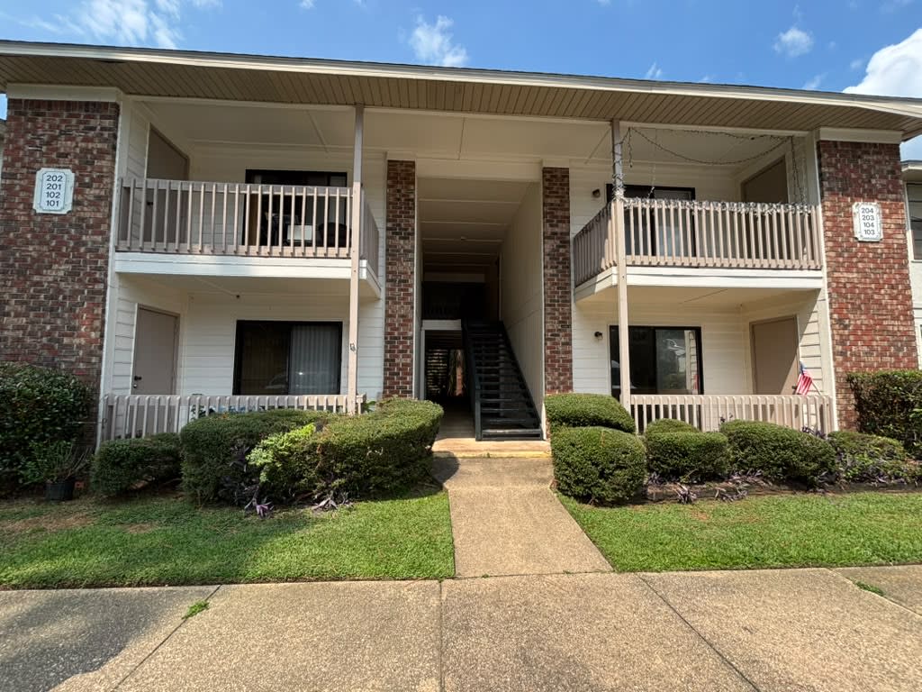 1250 HENCHLEY AVE104 – photo 1