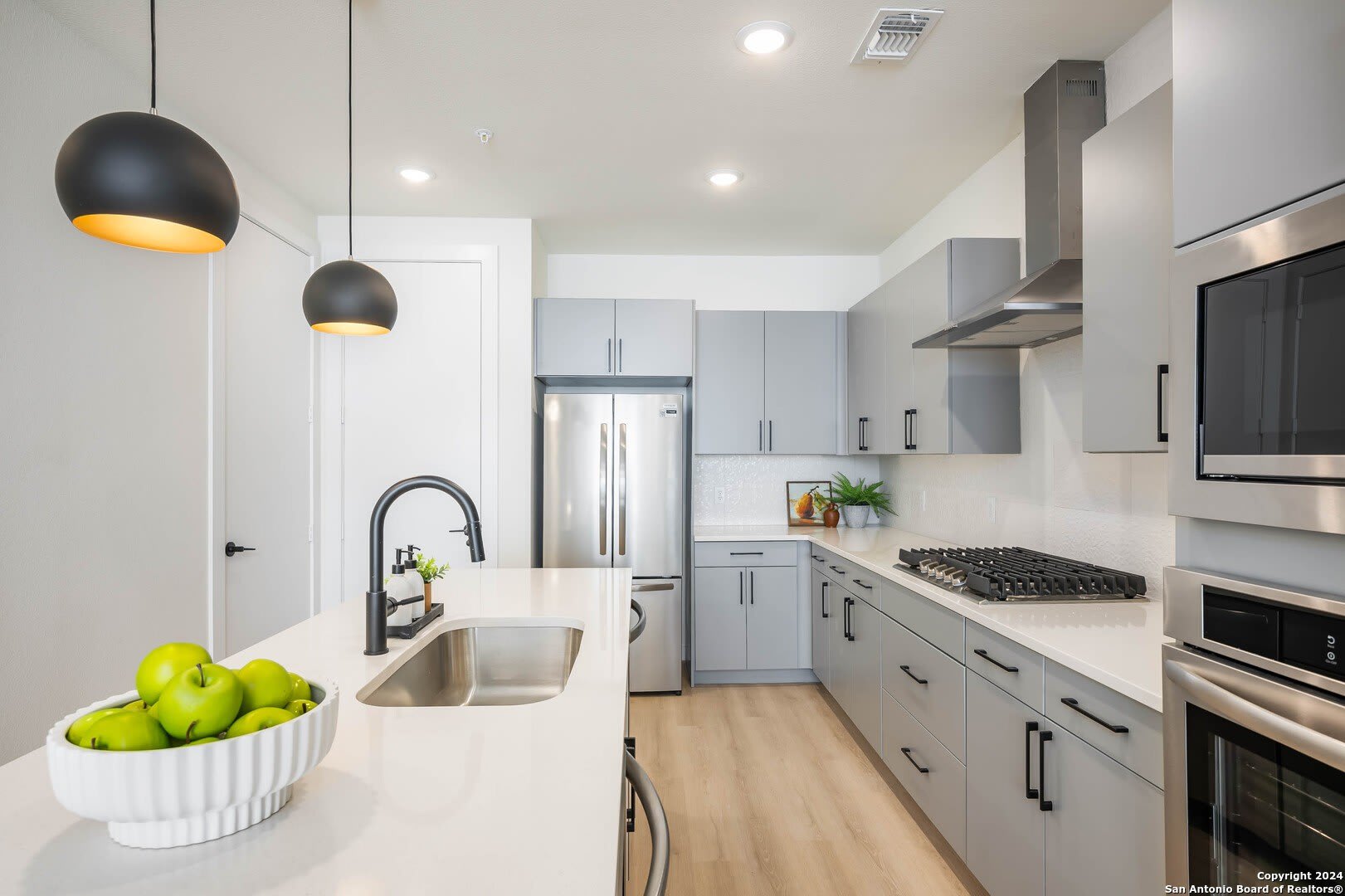 719 E Locust St – photo 3