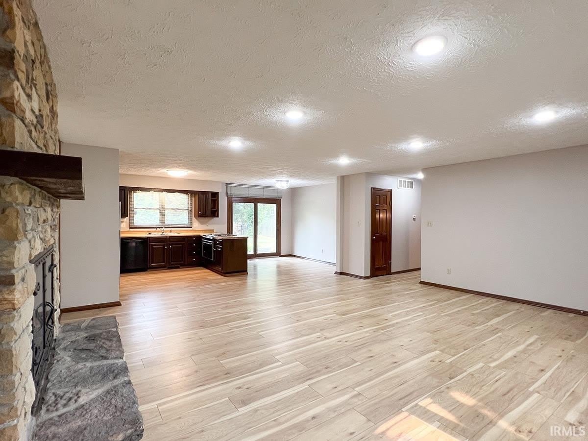 1633 S Greenfield Court – photo 4