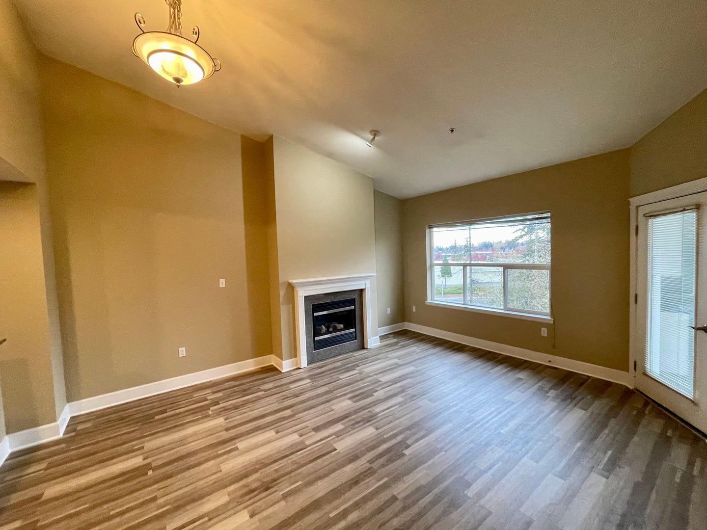 Spacious 2 Bed, 2 Bath Condo – photo 3